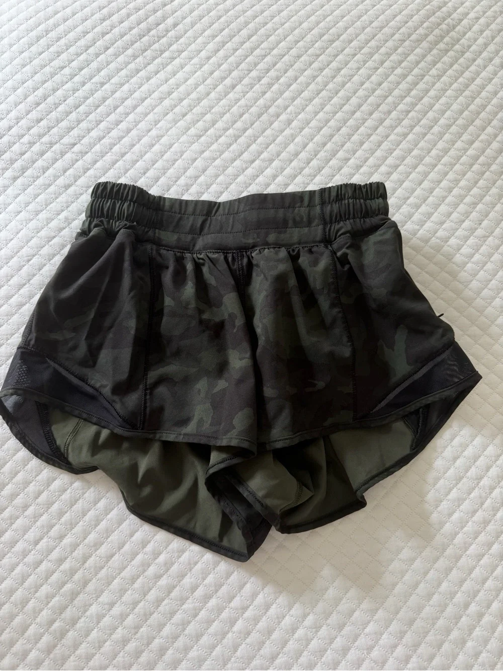 lululemon athletica Women's Black Camo Athletic Shorts Size 2